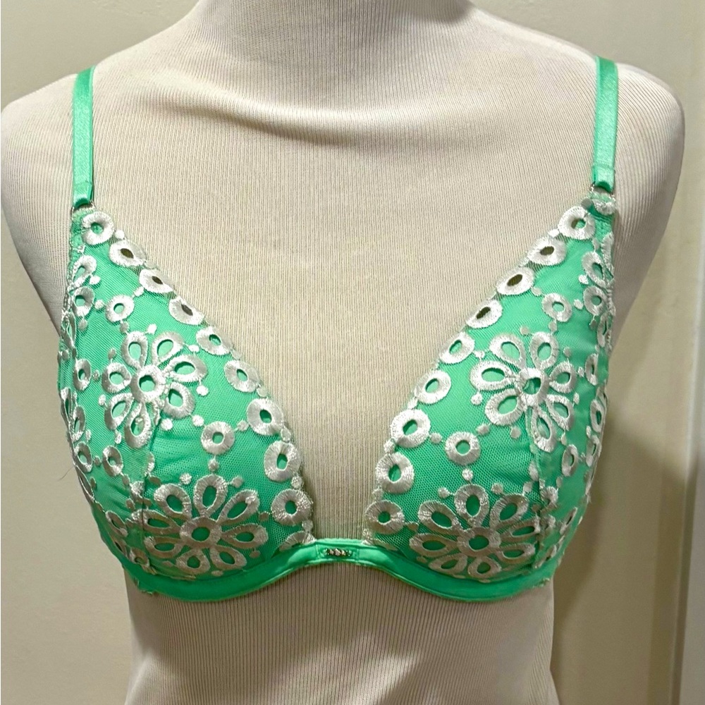 PINK Victoria's Secret Mint Green Floral Lace Push-Up Bra
